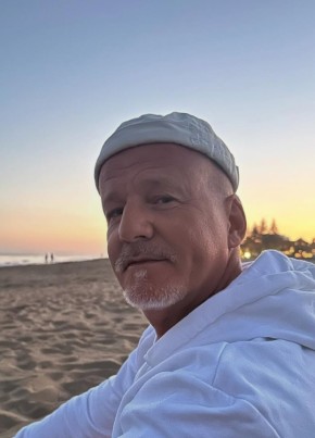 Даниил из Омска 49 лет