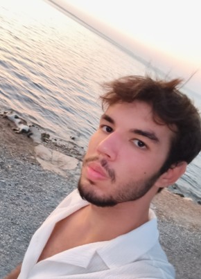 Ferit из İzmir 18 лет
