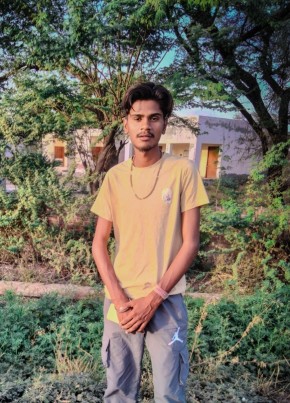 Pawan, 18, India, Delhi