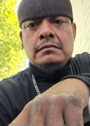 Gilberto Aquino из East Independence 39 лет