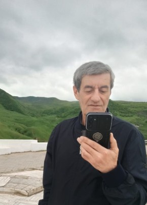 Руслан из Санкт-Петербурга 64 года
