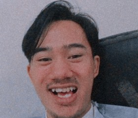 Zeni Renaldi, 24, Bandung