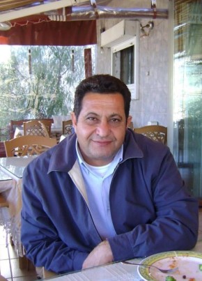 Levent Numanoglu из İskenderun 67 лет
