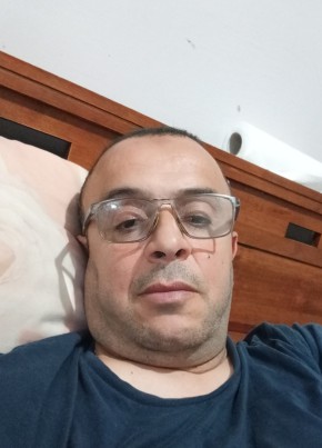 Issam, 46, People’s Democratic Republic of Algeria, Annaba