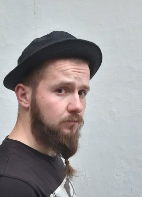 Aleksey, 31, Russia, Yevpatoriya