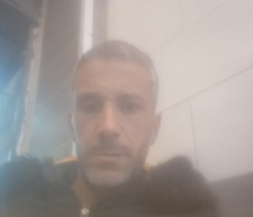 Karim, 40, Algiers