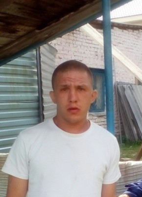 Иван, 31, Россия, Североуральск