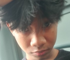 Faris, 18, Moskhaton