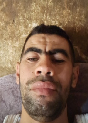 yousef, 32, People’s Democratic Republic of Algeria, Oued Fodda