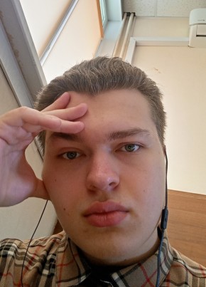 Анатолий из Москвы 18 лет