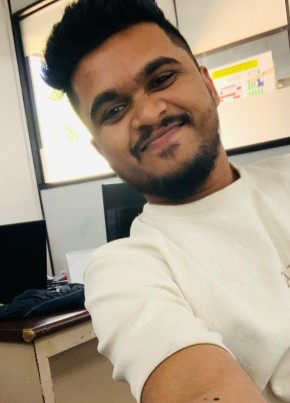 Bhashi из ෙකාළඹ 29 лет