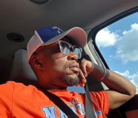 Hugo, 40, Providence