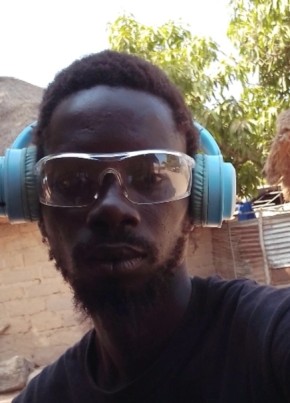 Amadou jammeh из Lamin 28 лет