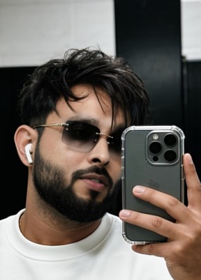 ROMAN из اَلدَّوْحَة 30 лет