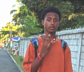 lea laïčh, 18, Toamasina