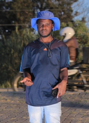 Mongezi из Diepsloot 22 года