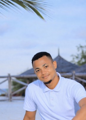 Temist из Dar es Salaam 30 лет
