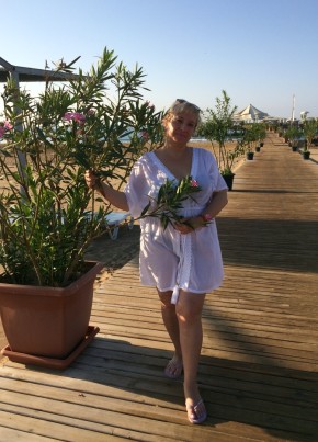 Юлия, 51, Россия, Екатеринбург