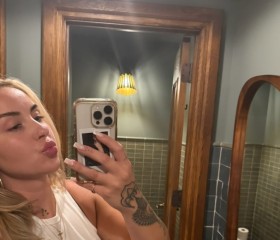 Joyce, 33, Los Angeles