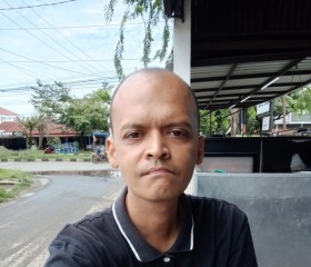 Heri Mahlizar, 43, Banda Aceh