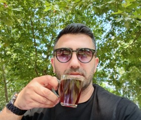 Bülent, 41, Istanbul