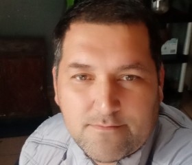 Murat, 39, Los Angeles