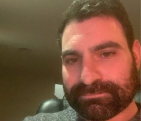 Justin, 29, Brooklyn