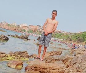 Raoef Milnaø, 20, Algiers