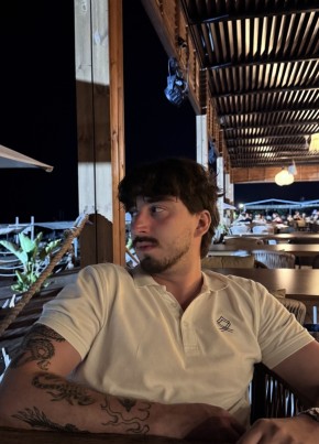 Кирилл из Москвы 23 года