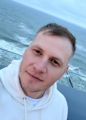 Артём
