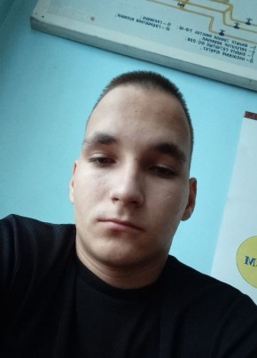 Максим из Красноярска 22 года