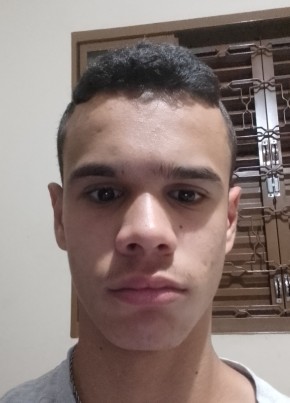 Lucas из Curitiba 18 лет