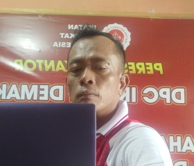 Asraf Alhadi, 40, Semarang
