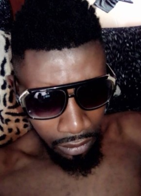 Jérôme Makoua из Douala 33 года