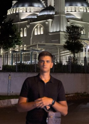 Максим из İskenderun 19 лет
