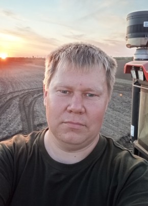 Роман из Пролетарска 23 года
