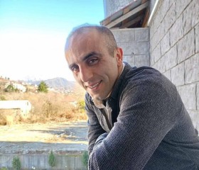 Artur, 41, Batumi