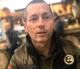 Enzo, 38, Le Locle