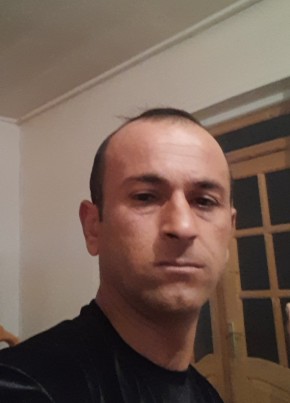 Yaşar Hüseynov, 41, Azərbaycan Respublikası, Qazax
