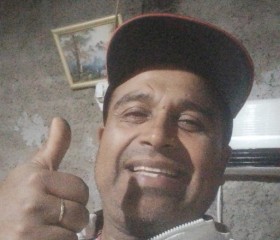 Gus, 47, San Juan