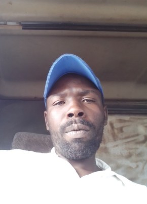 Roberto, 34, Kenya, Nairobi