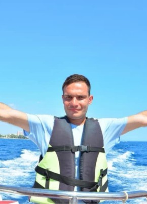 Ghulam из Mirfield 44 года