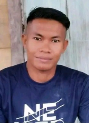Mahmuding, 18, Indonesia, Maumere