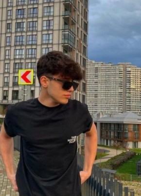 Serkan из İstanbul 18 лет