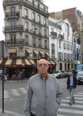 Gregory Besserman, 76, République Française, Paris