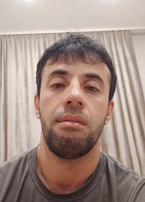 Мехроб Сангов из Твери 32 года
