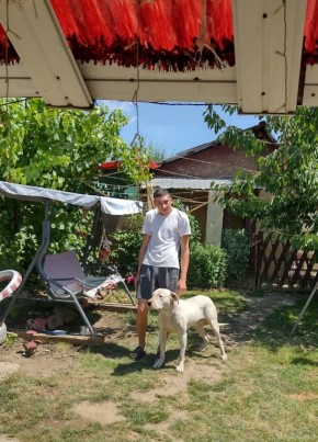 Florin из Fălticeni 20 лет
