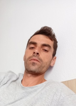 Alex из Pitești 33 года