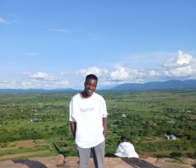 Saminoh, 21, Nairobi
