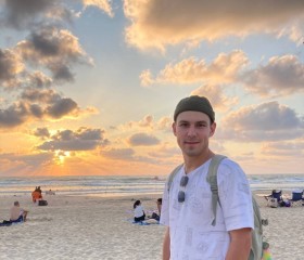 Aleksandr, 26, Sint-Truiden